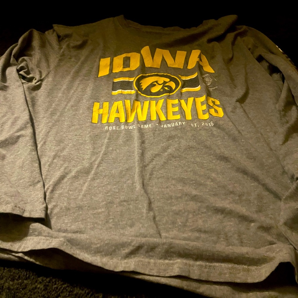 Let’s go Hawkeyes!It’s time to stock up on our Hawks gear! This is a men’s XXL!